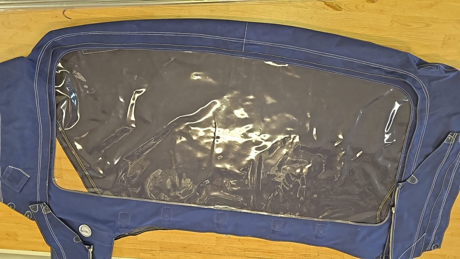 Tvätt av båtkapell med plastfönster – kapelltvätt Göteborg
